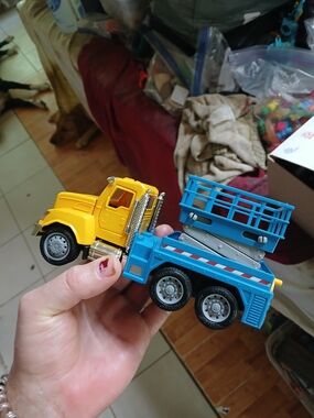 toy is a Driven by Battat Micro Series Scissor Lift Truck.